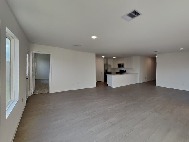 Building Photo - 417 Texas Pecan Dr