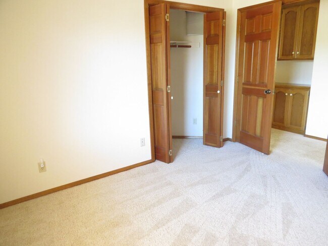 Building Photo - Fabulous Find!