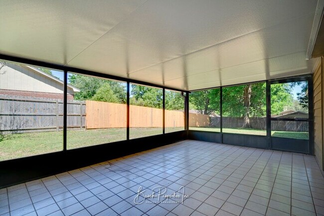 Building Photo - 7811 Woodpointe Dr