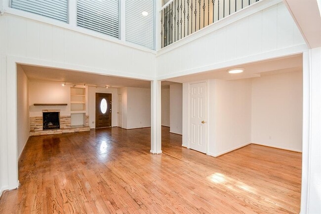 Building Photo - 917 S Ripple Creek Dr