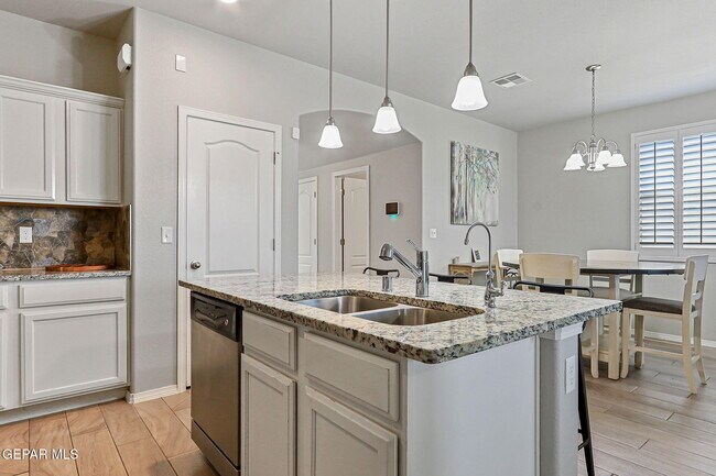 Building Photo - 3945 Desert Dunes Dr