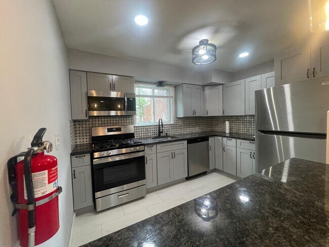 Building Photo - 180 Littleton Rd