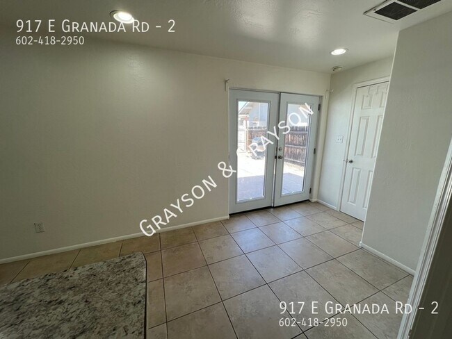 Building Photo - 917 E Granada Rd