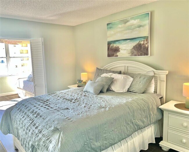 Building Photo - 4550 Cove Cir