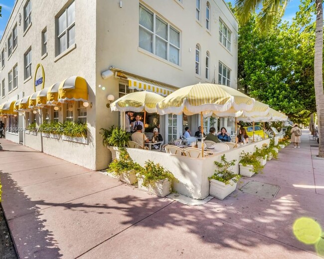 Building Photo - 100 Collins Ave