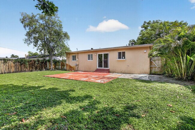 Building Photo - 6281 NW 14th Ct