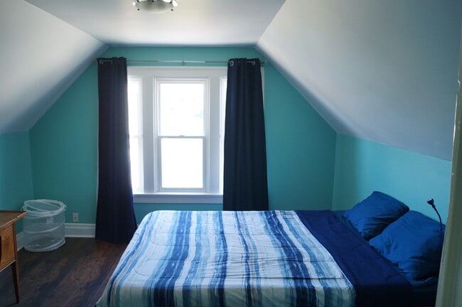Bedroom 3 (3rd Floor) - 4234 Lydia St