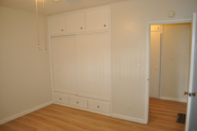Building Photo - 560 Cajon St