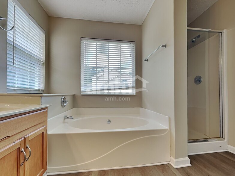 Building Photo - 3000 S Waterford Ct