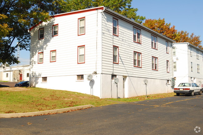 Primary Photo - 130-132 E Church St