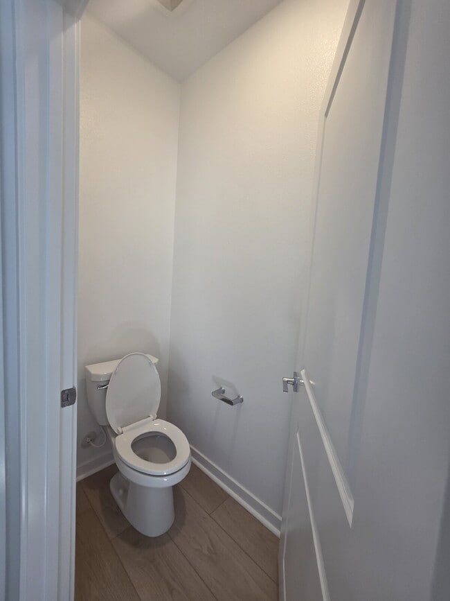 Building Photo - PRICE REDUCTION!! Sycamore Heights 3-Bedroom Condo  with 3 Full Baths 1588 Sq Ft of Modern Living!"