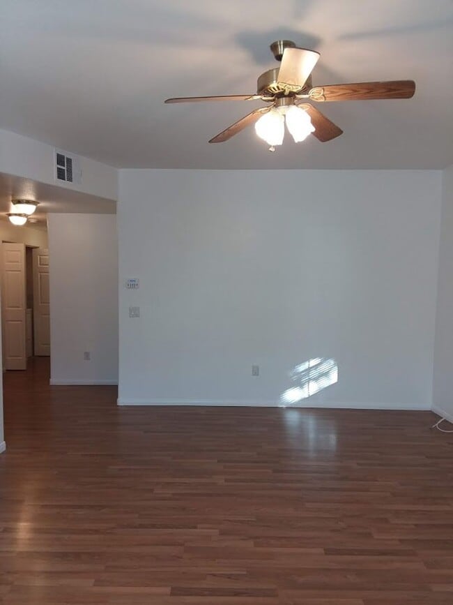 Building Photo - First floor unit in luxury gated Northwest...