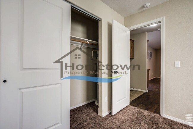 Building Photo - Beautiful 1 Bed 1 Bath Cottage Centrally L...