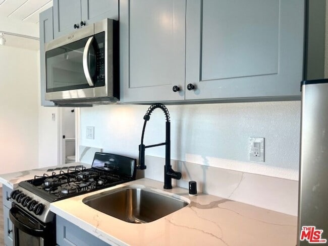 Building Photo - 421 E Chevy Chase Dr
