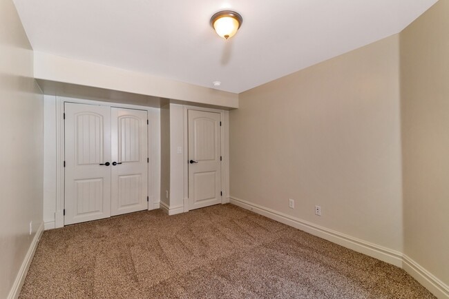 Building Photo - Beautiful home nestled in Pleasant Grove