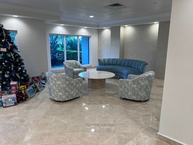 Building Photo - 4301 N Ocean Blvd