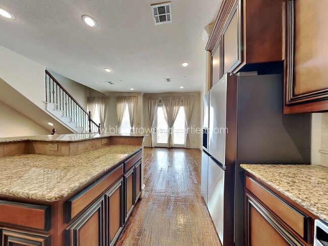 Building Photo - 4037 Winsor Dr