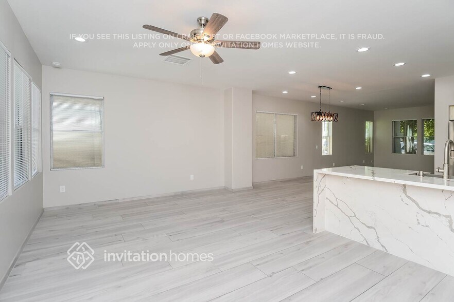 Building Photo - 1391 S Hawk Ln