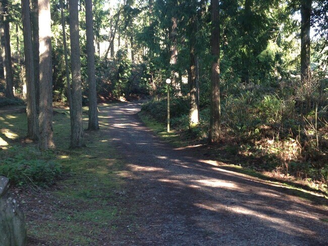 Building Photo - Beautiful 3 Bedroom, 2.5 Bath Home in Gated Clearwood Community!