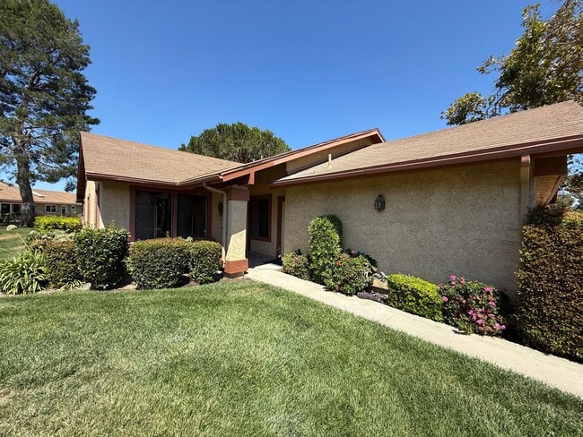 Building Photo - Beautiful Brentwood Model home for Rent in...