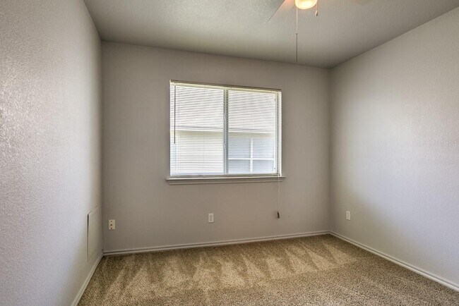 Building Photo - 1108 Blewett Dr