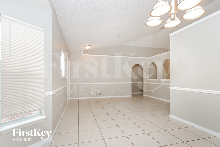 Building Photo - 2998 SW Vittorio St
