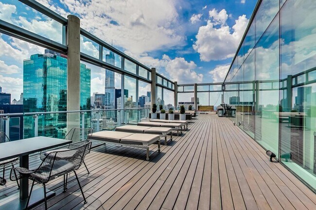 Building Photo - 600 N Fairbanks Ct