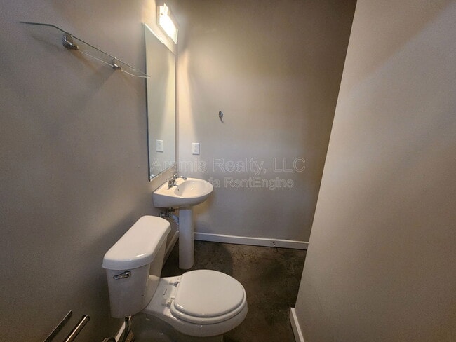 Building Photo - 1282 MacKintosh pknw