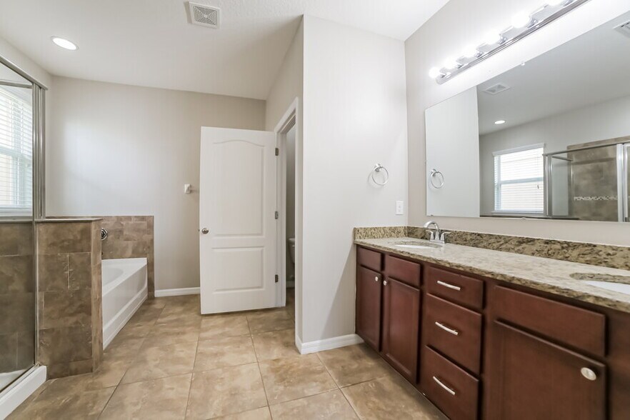 Building Photo - 402 Blakely Ct