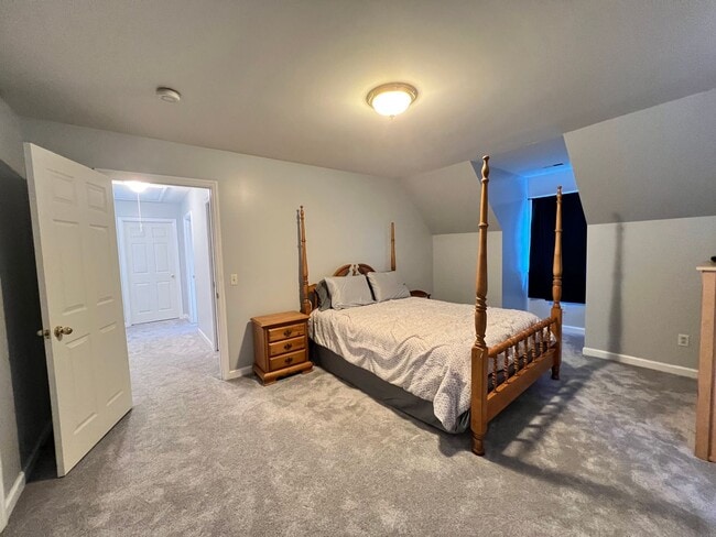 Building Photo - Life Just Got Better.-MONTH TO MONTH LEASE...