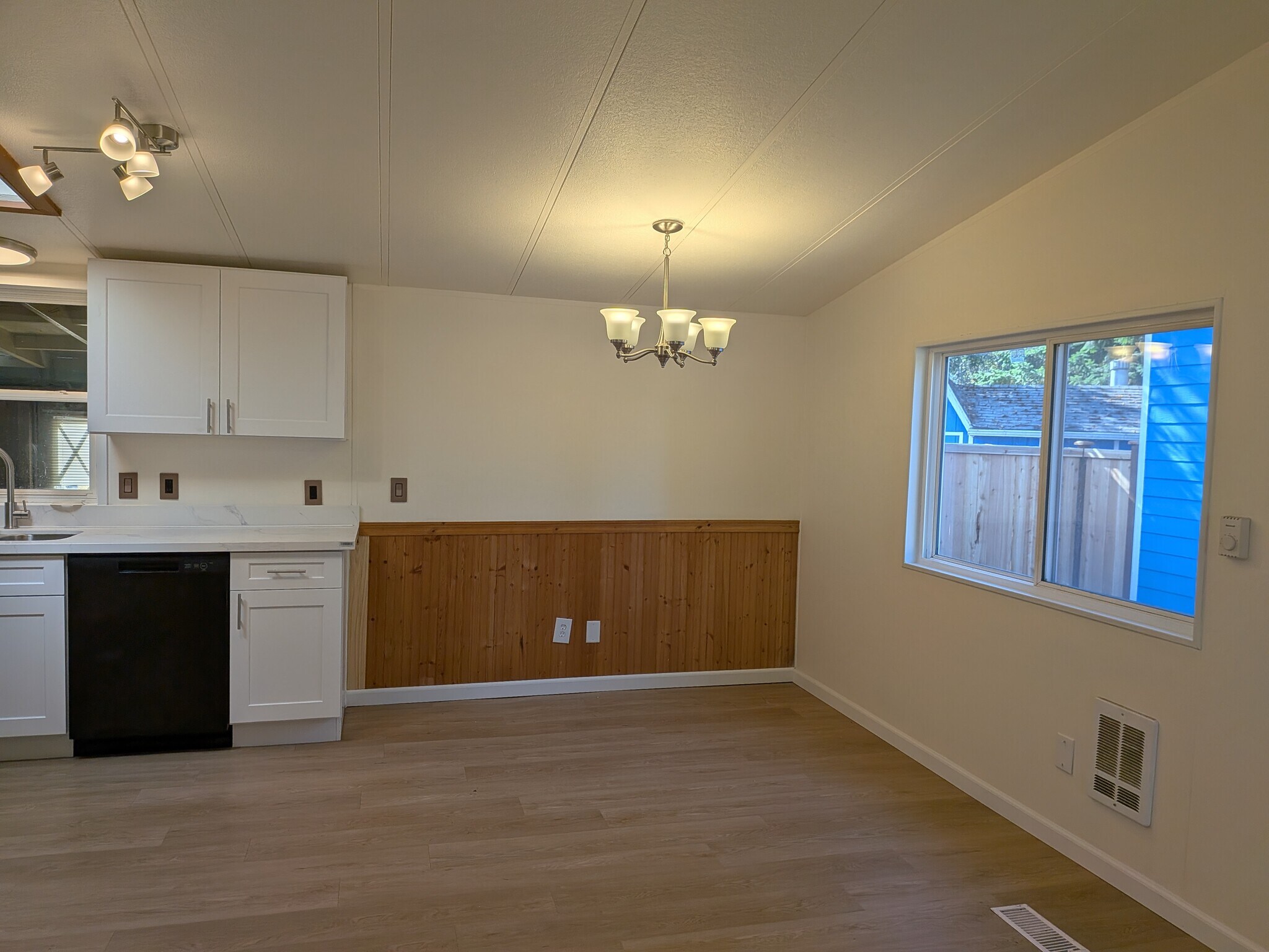 Building Photo - 6010 Knoble Rd E