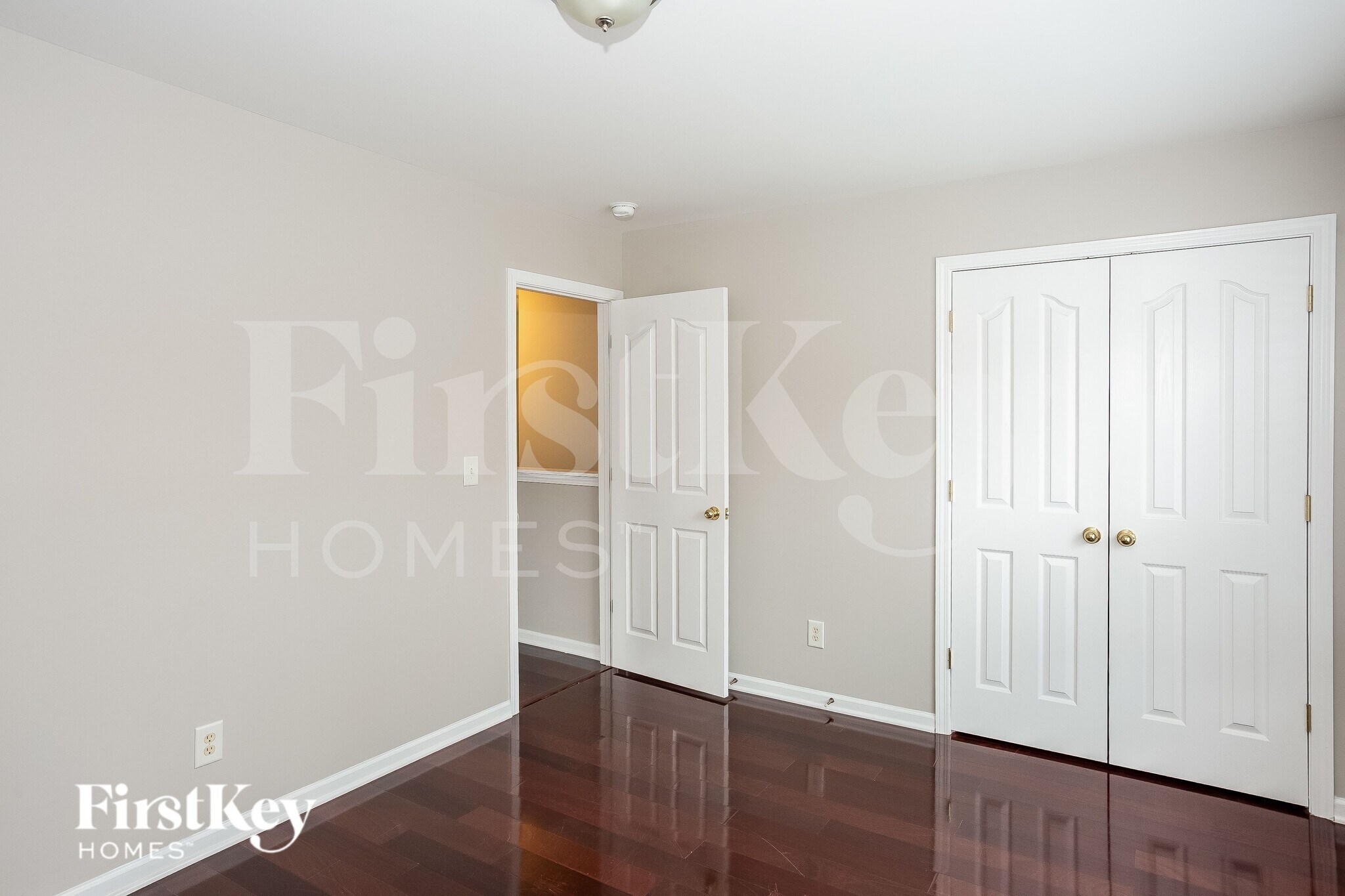 Building Photo - 8122 Chatham Oaks Dr