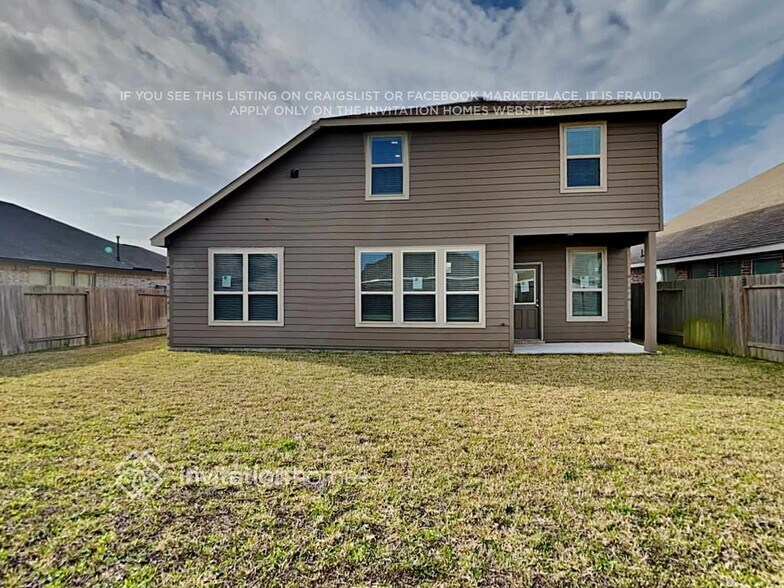 Building Photo - 752 Scenic Lake Dr