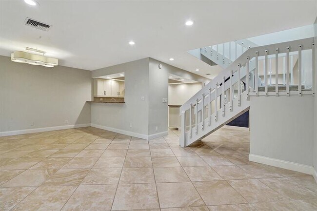 Building Photo - 6012 Glendale Dr