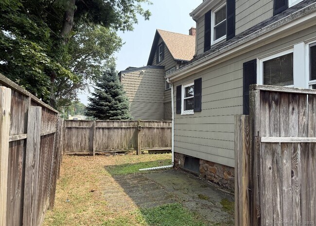 Building Photo - 93 Kimberly Ave