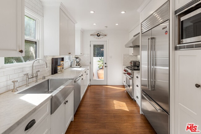 Building Photo - 1417 Queens Rd