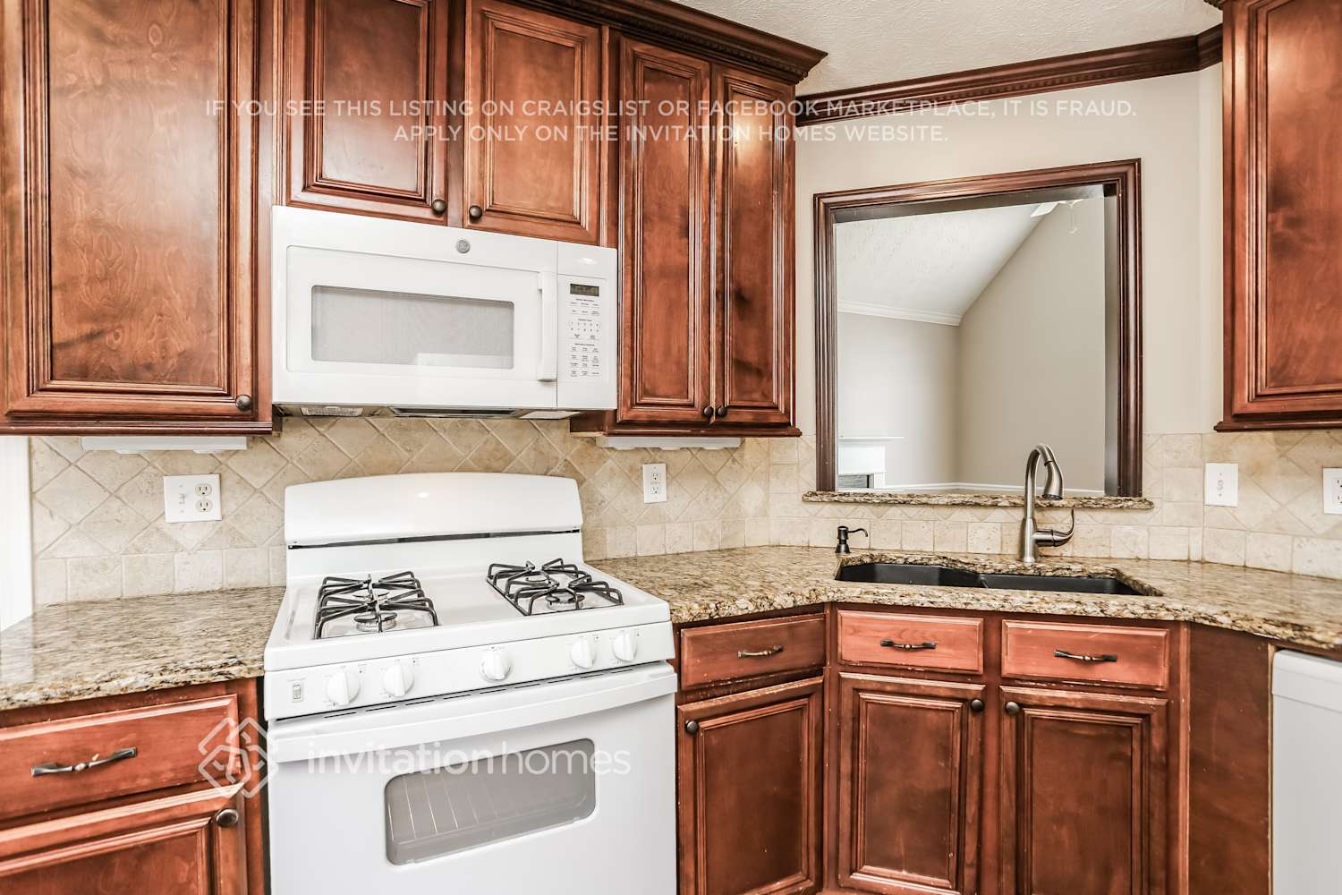 Building Photo - 3020 Maple Dr NW