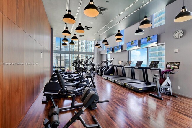 Building Photo - 1300 Brickell Bay Dr