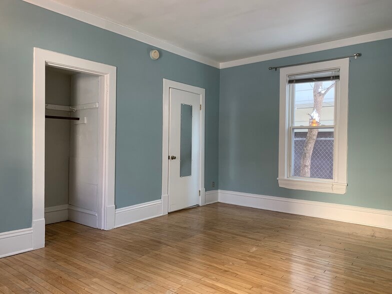 Rear bedroom (15'x17'). - 3032 grand ave