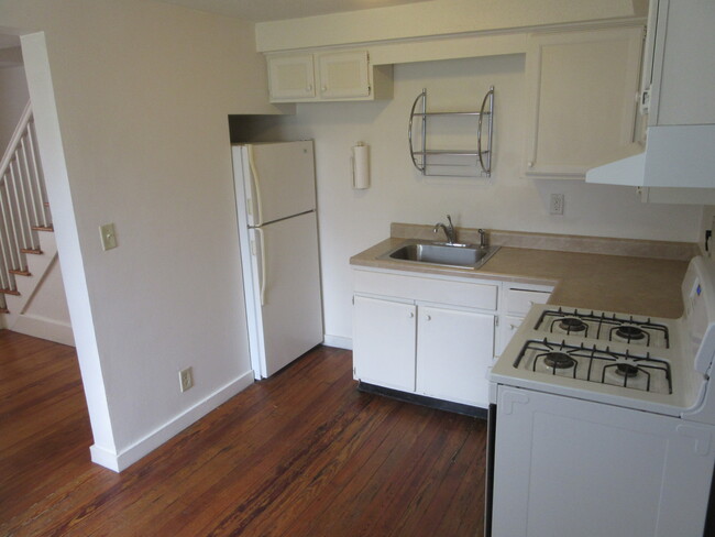 kitchen - 306 W Maple St