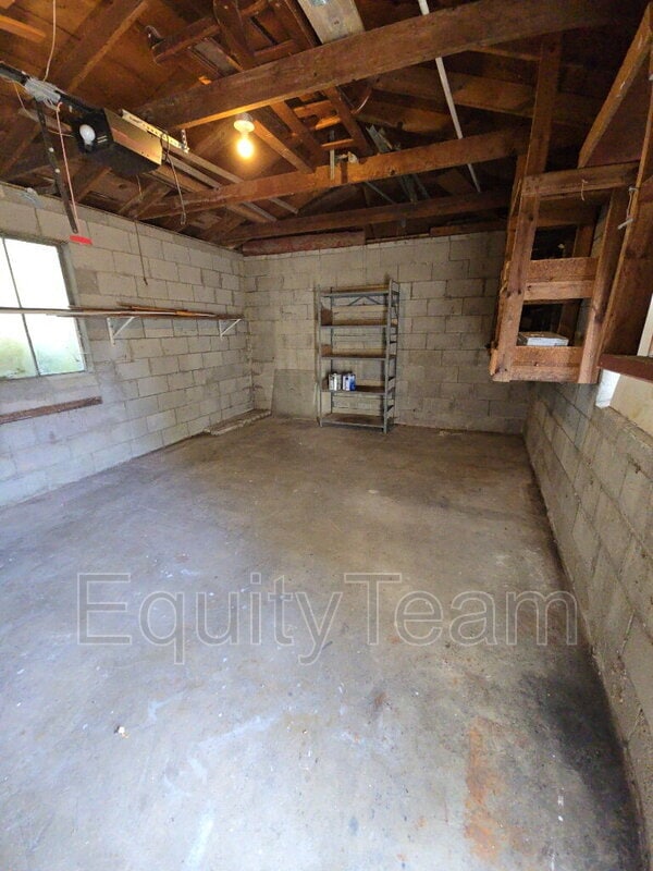 Building Photo - 120 Circle Dr