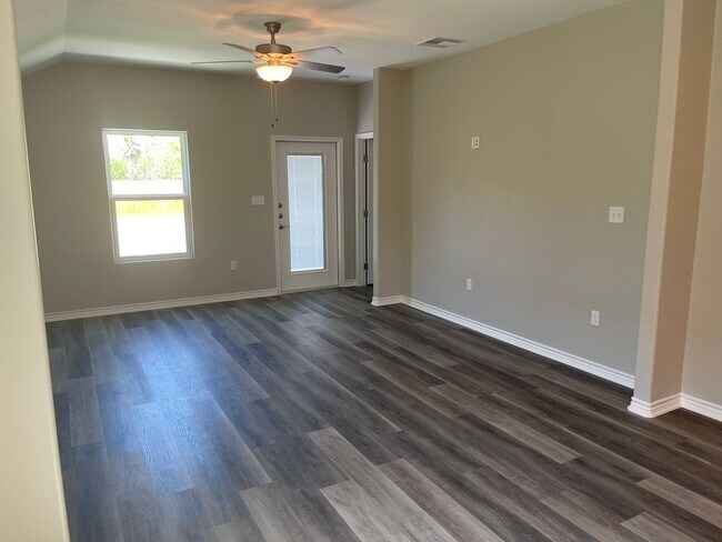 Building Photo - New home