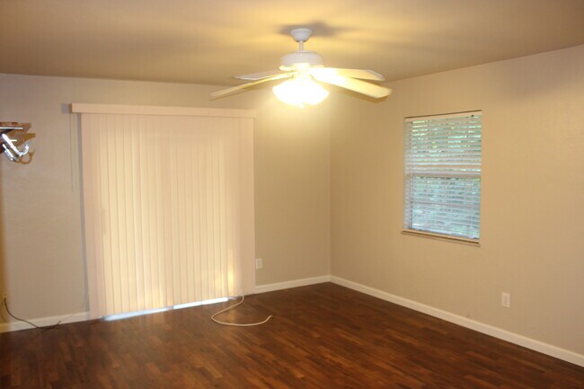 Building Photo - PRE-LEASING 8/1/18   Great Updated 4 Bedroom Home