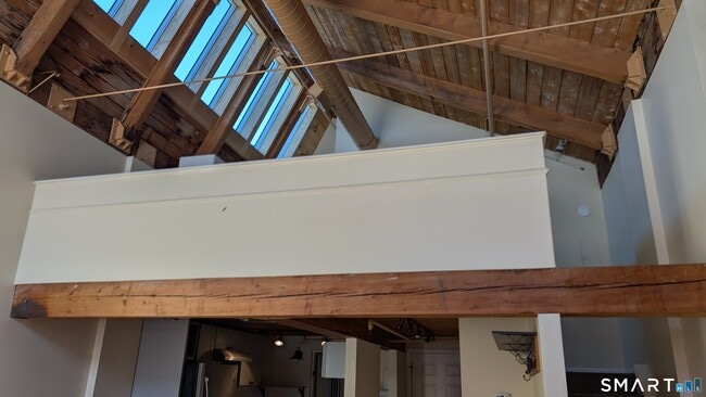 Building Photo - 839 Main St