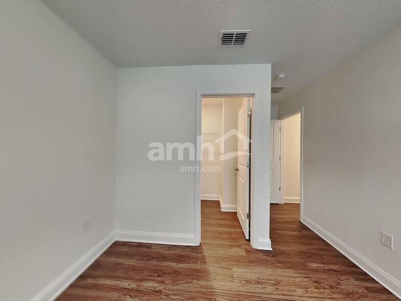 Building Photo - 2974 Hill Valley Ln