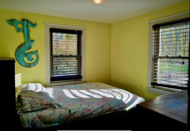 Building Photo - 252 Cedar St