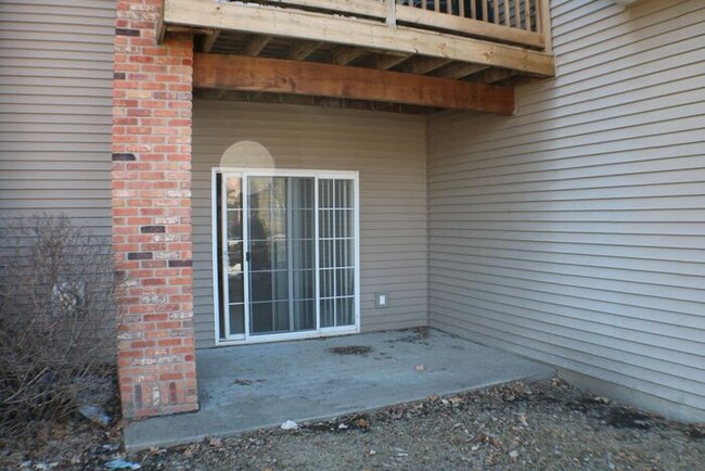 Building Photo - $1,195 | 2 Bedroom, 1 Bathroom Condo | No ...