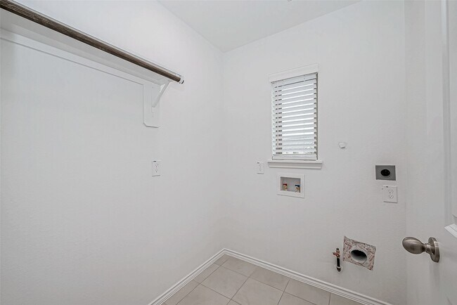 Building Photo - 31801 Pecan Cottage Ln