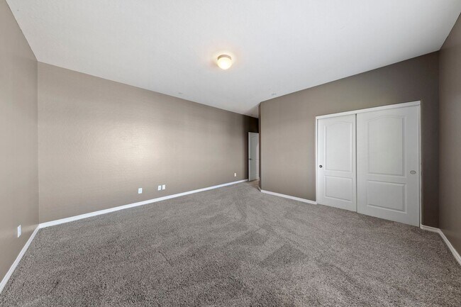 Building Photo - Luxury Living in Henderson's Tuscany: Spacious 4 Bedroom Home with Expansive Yard & More!