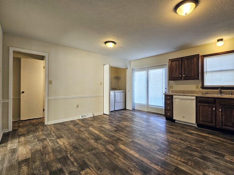 Building Photo - 137 Millview Ct